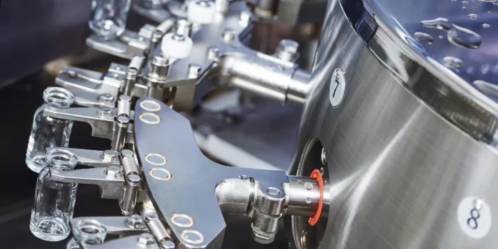 Biopharmaceutical machine