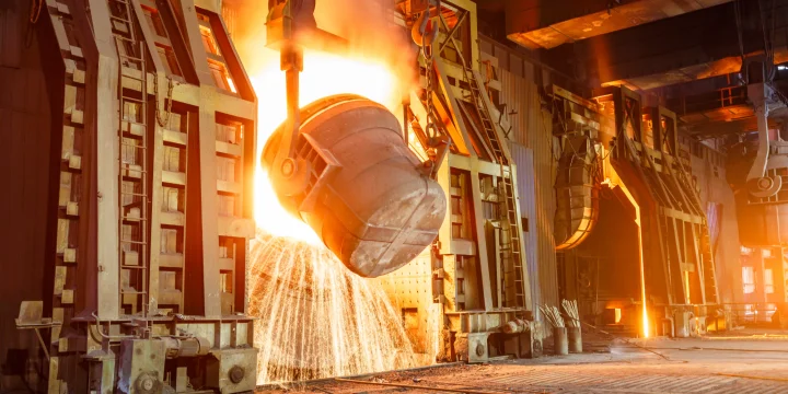 Heat process, industrial plant